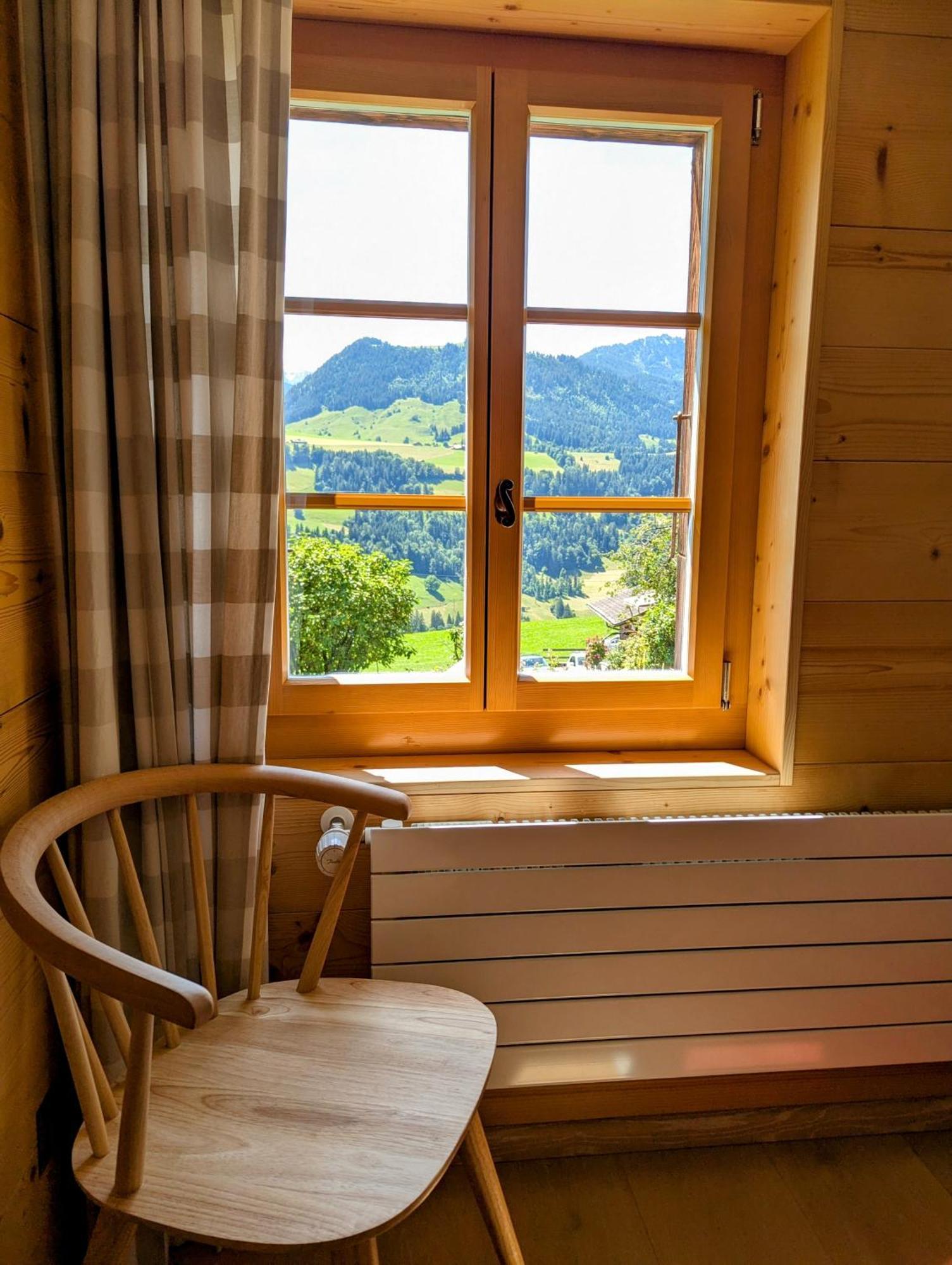 Swiss Mountain-valley View * Erlenbach im Simmental